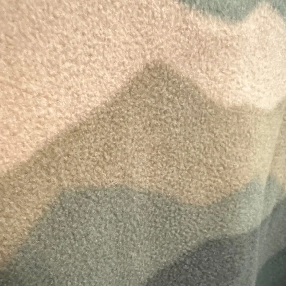 Eddie Bauer Green Layered Wave Crewneck - Picture 6 of 8
